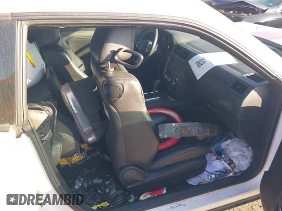 ✅ 2013 Dodge Challenger SXT • VIN: 2C3CDYAG7DH724348 • Lot: 43731243. Wystawiony na IAAI z przebiegiem 155 781 mil. Bezpłatny archiwum sprzedaży aukcyjnych z USA i szczegółowy raport historii pojazdu na DreamBid. Zdjęcie 5.