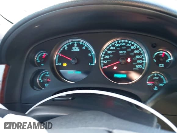 ✅ 2011 Chevrolet Suburban LT • VIN: 1GNSKJE37BR386627 • Lot: 43727327. Listed on IAAI with 181,651 mi. Free auction sales archive from the USA and detailed vehicle history report at DreamBid. Image 7.