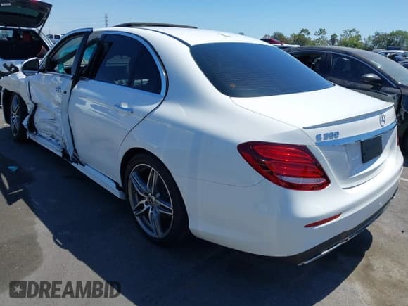 ✅ 2020 Mercedes-Benz E 350 • VIN: W1KZF8DB3LA842013 • Лот: 43144157. Опубликован ранее на IAAI с пробегом 59 494 миль. Бесплатный доступ к архиву аукционных продаж из США и подробный отчёт об истории автомобиля на DreamBid. Изображение 3.