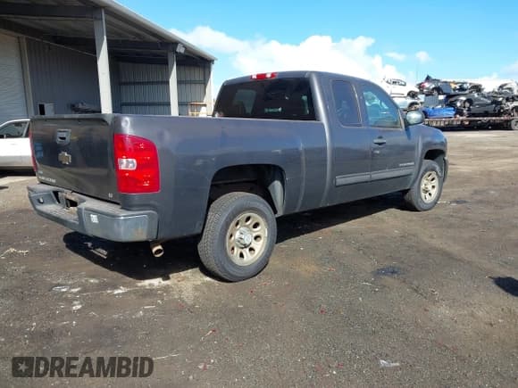 ✅ 2010 Chevrolet Silverado 1500 LT • VIN: 1GCSCSEA7AZ114426 • Lot: 41033837. Wystawiony na IAAI z przebiegiem 96 894 mil. Bezpłatny archiwum sprzedaży aukcyjnych z USA i szczegółowy raport historii pojazdu na DreamBid. Zdjęcie 4.