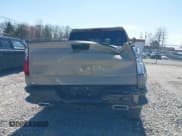 ✅ 2022 Chevrolet Silverado 1500 LT Trail Boss • VIN: 3GCUDFED1NG689442 • Lot: 41994642. Wystawiony na IAAI z przebiegiem 26 598 mil. Bezpłatny archiwum sprzedaży aukcyjnych z USA i szczegółowy raport historii pojazdu na DreamBid. Zdjęcie 17.