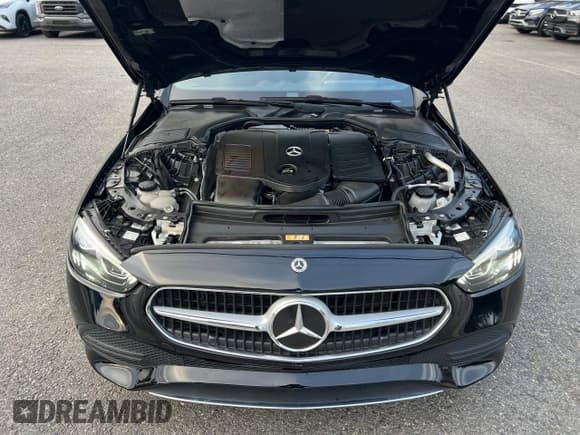 ✅ 2022 Mercedes-Benz C 300 • VIN: W1KAF4GB9NR020192 • Lot: 92741615. Listed on Copart with 61,602 mi. Free auction sales archive from the USA and detailed vehicle history report at DreamBid. Image 8.
