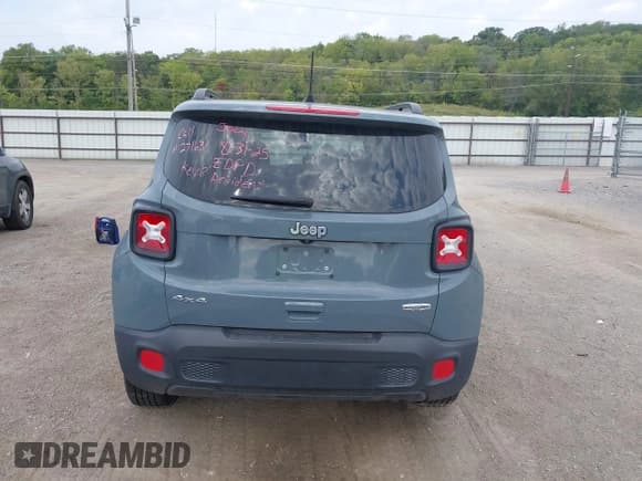 ✅ 2018 Jeep Renegade Latitude • VIN: ZACCJBBB2JPJ17348 • Lot: 43244462. Wystawiony na IAAI z przebiegiem 98 128 mil. Bezpłatny archiwum sprzedaży aukcyjnych z USA i szczegółowy raport historii pojazdu na DreamBid. Zdjęcie 17.