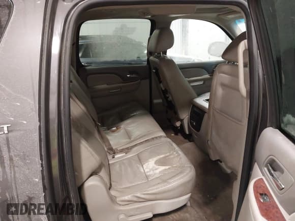 ✅ 2010 Chevrolet Suburban LT • VIN: 1GNUKJE3XAR262665 • Lot: 43845036. Listed on IAAI with 247,403 mi. Free auction sales archive from the USA and detailed vehicle history report at DreamBid. Image 8.