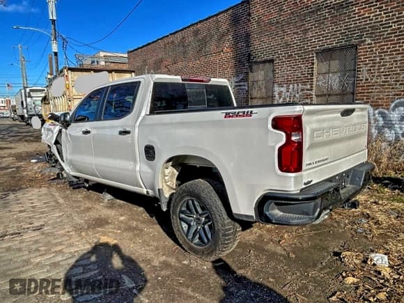 ✅ 2023 Chevrolet Silverado 1500 LT Trail Boss • VIN: 3GCUDFE85PG328124 • Lot: 97113325. Wystawiony na Copart z przebiegiem Nie podano. Bezpłatny archiwum sprzedaży aukcyjnych z USA i szczegółowy raport historii pojazdu na DreamBid. Zdjęcie 3.
