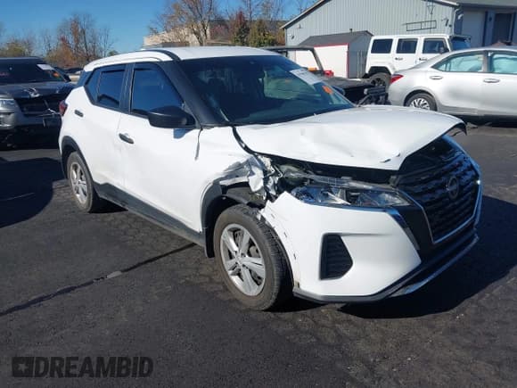 ✅ 2023 Nissan Kicks S • VIN: 3N1CP5BV6PL550012 • Lot: 43560347. Wystawiony na IAAI z przebiegiem 56 003 mil. Bezpłatny archiwum sprzedaży aukcyjnych z USA i szczegółowy raport historii pojazdu na DreamBid. Zdjęcie 1.