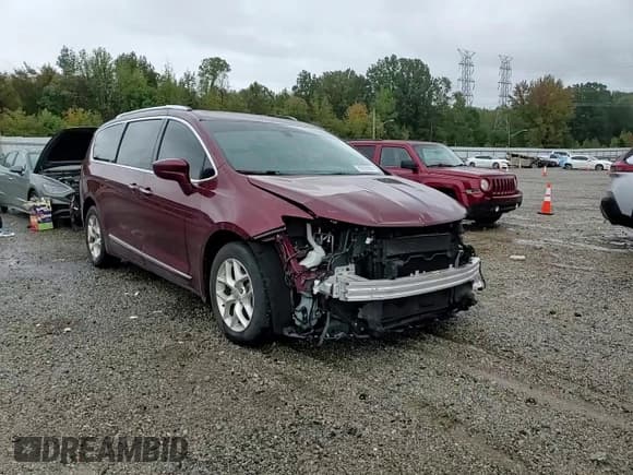 ✅ 2017 Chrysler Pacifica Touring L Plus • VIN: 2C4RC1EG0HR804942 • Lot: 90282865. Listed on Copart with 164,755 mi. Free auction sales archive from the USA and detailed vehicle history report at DreamBid. Image 15.
