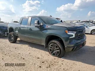 ✅ 2025 Chevrolet Silverado 1500 LT Trail Boss • VIN: 3GCUKFE85SG336657 • Lot: 84893195. Wystawiony na Copart z przebiegiem 4 990 mil. Bezpłatny archiwum sprzedaży aukcyjnych z USA i szczegółowy raport historii pojazdu na DreamBid. Zdjęcie 4.