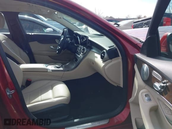 ✅ 2020 Mercedes-Benz C 300 • VIN: WDDWF8EB7LR550514 • Lot: 43700895. Wystawiony na IAAI z przebiegiem 43 278 mil. Bezpłatny archiwum sprzedaży aukcyjnych z USA i szczegółowy raport historii pojazdu na DreamBid. Zdjęcie 5.