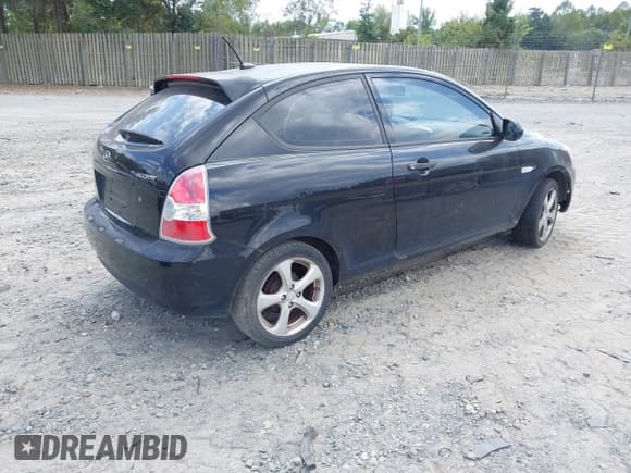 ✅ 2010 Hyundai Accent SE • VIN: KMHCN3AC8AU184845 • Lot: 43109343. Listed on IAAI with 197,504 mi. Free auction sales archive from the USA and detailed vehicle history report at DreamBid. Image 4.