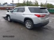 ✅ 2021 Chevrolet Traverse LS • VIN: 1GNERFKW7MJ156057 • Lot: 43426576. Wystawiony na IAAI z przebiegiem 59 799 mil. Bezpłatny archiwum sprzedaży aukcyjnych z USA i szczegółowy raport historii pojazdu na DreamBid. Zdjęcie 3.