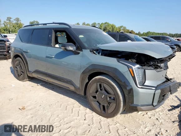 ✅ 2024 Kia EV9 GT-Line • VIN: KNDAEFS53R6029858 • Lot: 81588455. Wystawiony na Copart z przebiegiem 11 849 mil. Bezpłatny archiwum sprzedaży aukcyjnych z USA i szczegółowy raport historii pojazdu na DreamBid. Zdjęcie 4.