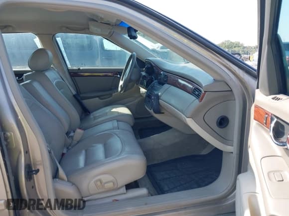 ✅ 2003 Cadillac DeVille • VIN: 1G6KD54Y43U151482 • Lot: 43140962. Wystawiony na IAAI z przebiegiem 101 641 mil. Bezpłatny archiwum sprzedaży aukcyjnych z USA i szczegółowy raport historii pojazdu na DreamBid. Zdjęcie 5.