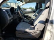 ✅ 2018 Chevrolet Colorado 2WD Work Truck • VIN: 1GCHSBEA1J1298645 • Lot: 83957055. Wystawiony na Copart z przebiegiem 153 186 mil. Bezpłatny archiwum sprzedaży aukcyjnych z USA i szczegółowy raport historii pojazdu na DreamBid. Zdjęcie 7.