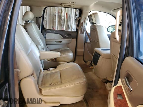 ✅ 2010 Chevrolet Suburban LTZ • VIN: 1GNUCKE09AR146804 • Lot: 56639764. Wystawiony na Copart z przebiegiem 210 705 mil. Bezpłatny archiwum sprzedaży aukcyjnych z USA i szczegółowy raport historii pojazdu na DreamBid. Zdjęcie 11.