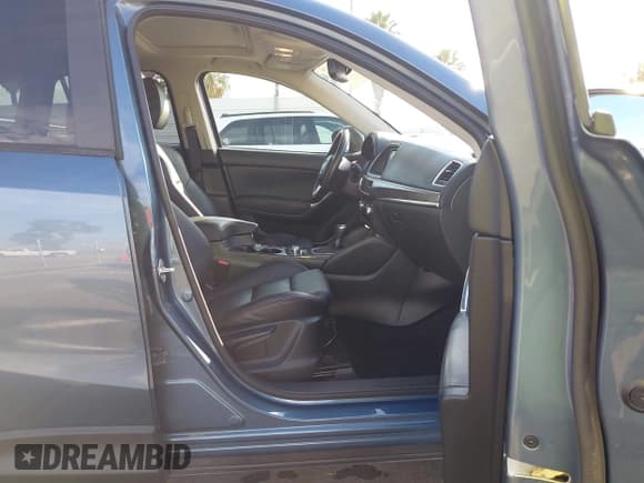 ✅ 2016 Mazda CX-5 Grand Touring • VIN: JM3KE4DY4G0916411 • Lot: 43258525. Wystawiony na IAAI z przebiegiem 48 743 mil. Bezpłatny archiwum sprzedaży aukcyjnych z USA i szczegółowy raport historii pojazdu na DreamBid. Zdjęcie 5.