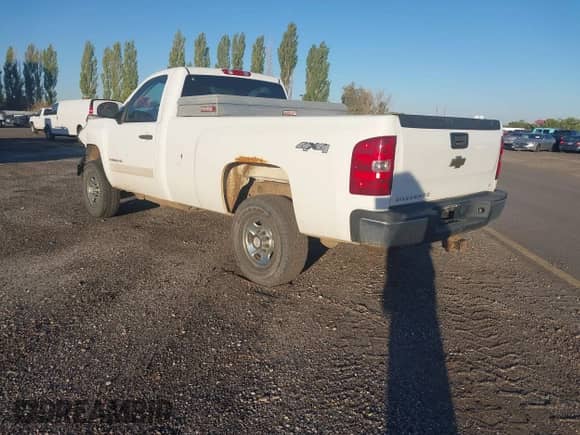 2008 Chevrolet Silverado 2500HD Work Truck z VIN 1GCHK24KX8E145291, wystawiony jako IAAI lot #43230874 z przebiegiem 202 593 mil mil oraz . Historia ofert i sprzedaży dostępna na DreamBid. Obrazek 3.