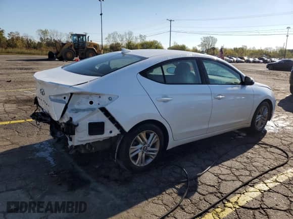 ✅ 2019 Hyundai Elantra SEL • VIN: 5NPD84LF7KH426968 • Lot: 84884015. Wystawiony na Copart z przebiegiem 129 859 mil mil. Skorzystaj z bezpłatnego archiwum sprzedaży aukcyjnych z USA i zobacz szczegółowy raport historii pojazdu na DreamBid. Zdjęcie 3.