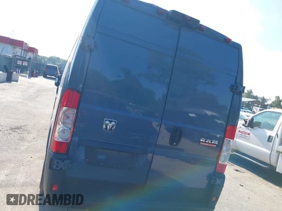 ✅ 2020 Ram ProMaster Cargo • VIN: 3C6URVJG8LE117330 • Lot: 43180090. Wystawiony na IAAI z przebiegiem 110 119 mil. Bezpłatny archiwum sprzedaży aukcyjnych z USA i szczegółowy raport historii pojazdu na DreamBid. Zdjęcie 16.