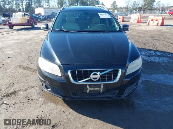 ✅ 2010 Volvo V70 • VIN: YV1982BWXA1147770 • Lot: 41527122. Listed on IAAI with 172,981 mi. Free auction sales archive from the USA and detailed vehicle history report at DreamBid. Image 12.