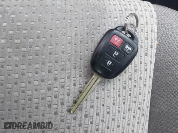 ✅ 2012 Toyota Camry LE • VIN: 4T1BF1FK7CU033298 • Лот: 43595928. Опубликован ранее на IAAI с пробегом 161 252 миль. Бесплатный доступ к архиву аукционных продаж из США и подробный отчёт об истории автомобиля на DreamBid. Изображение 11.