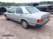 ✅ 1986 Mercedes-Benz 190 • VIN: WDBDB26D4GF207594 • Lot: 42622194. Wystawiony na IAAI z przebiegiem 189 910 mil. Bezpłatny archiwum sprzedaży aukcyjnych z USA i szczegółowy raport historii pojazdu na DreamBid. Zdjęcie 3.