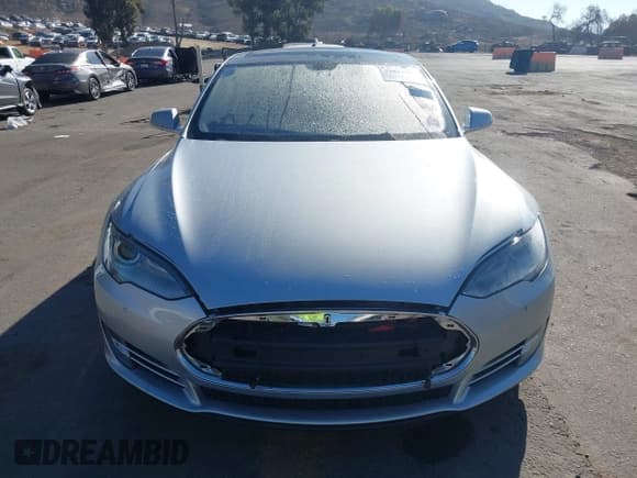 ✅ 2013 Tesla Model S Performance • VIN: 5YJSA1DP6DFP20977 • Lot: 43634841. Wystawiony na IAAI z przebiegiem Nie podano. Bezpłatny archiwum sprzedaży aukcyjnych z USA i szczegółowy raport historii pojazdu na DreamBid. Zdjęcie 11.