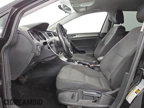 ✅ 2017 Volkswagen Golf S • VIN: 3VWC17AU3HM504892 • Лот: 70063735. Опубликован ранее на Copart с пробегом 142 662 миль. Бесплатный доступ к архиву аукционных продаж из США и подробный отчёт об истории автомобиля на DreamBid. Изображение 7.