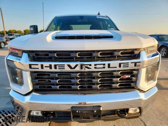 ✅ 2022 Chevrolet Silverado 2500HD LT • VIN: 1GC4YNEY0NF179067 • Lot: 82148125. Wystawiony na Copart z przebiegiem 77 136 mil. Bezpłatny archiwum sprzedaży aukcyjnych z USA i szczegółowy raport historii pojazdu na DreamBid. Zdjęcie 5.