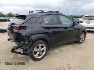 ✅ 2022 Hyundai Kona SEL • VIN: KM8K62ABXNU859921 • Lot: 66669123. Wystawiony na Copart z przebiegiem 14 729 mil mil. Skorzystaj z bezpłatnego archiwum sprzedaży aukcyjnych z USA i zobacz szczegółowy raport historii pojazdu na DreamBid. Zdjęcie 3.