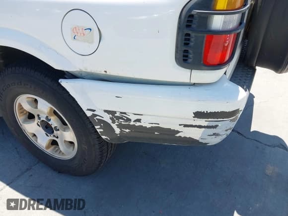 ✅ 1999 Isuzu Rodeo S • VIN: 4S2CK58W1X4344442 • Lot: 42519582. Listed on IAAI with 185,098 mi. Free auction sales archive from the USA and detailed vehicle history report at DreamBid. Image 6.