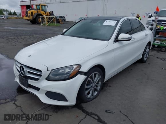 ✅ 2016 Mercedes-Benz C 300 • VIN: 55SWF4JB5GU158957 • Lot: 42385975. Wystawiony na IAAI z przebiegiem 133 486 mil. Bezpłatny archiwum sprzedaży aukcyjnych z USA i szczegółowy raport historii pojazdu na DreamBid. Zdjęcie 2.