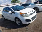 ✅ 2013 Kia Rio LX • VIN: KNADM5A31D6110048 • Lot: 43265688. Wystawiony na IAAI z przebiegiem 127 168 mil. Bezpłatny archiwum sprzedaży aukcyjnych z USA i szczegółowy raport historii pojazdu na DreamBid. Zdjęcie 1.