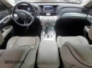 ✅ 2018 Infiniti Q70 Luxe • VIN: JN1BY1AP3JM180820 • Lot: 53999635. Wystawiony na Copart z przebiegiem 52 702 mil. Bezpłatny archiwum sprzedaży aukcyjnych z USA i szczegółowy raport historii pojazdu na DreamBid. Zdjęcie 8.