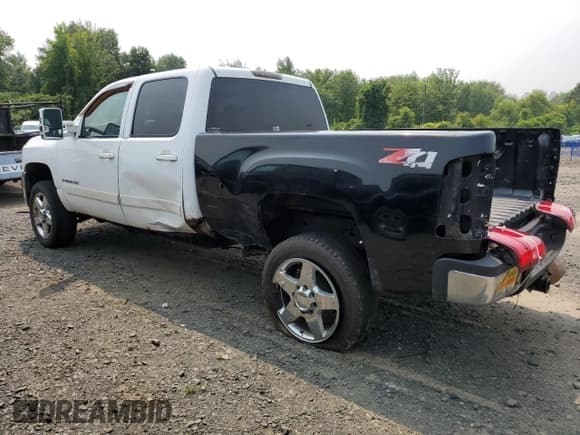 ✅ 2007 Chevrolet Silverado 2500HD 2LT • VIN: 1GCHK23677F505338 • Лот: 69451055. Опубликован ранее на Copart с пробегом 259 698 миль. Бесплатный доступ к архиву аукционных продаж из США и подробный отчёт об истории автомобиля на DreamBid. Изображение 2.