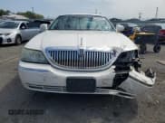 ✅ 2003 Lincoln Town Car Cartier • VIN: 1LNHM83W13Y603160 • Lot: 69306285. Listed on Copart with 240,784 mi. Free auction sales archive from the USA and detailed vehicle history report at DreamBid. Image 5.