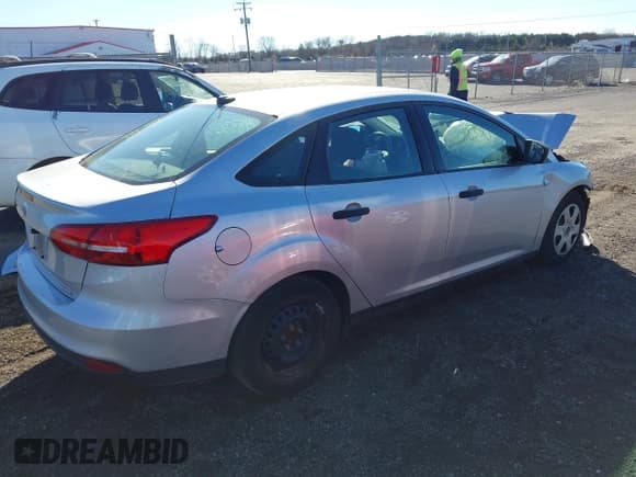 ✅ 2016 Ford Focus S • VIN: 1FADP3E29GL389986 • Lot: 43748330. Wystawiony na IAAI z przebiegiem 76 471 mil. Bezpłatny archiwum sprzedaży aukcyjnych z USA i szczegółowy raport historii pojazdu na DreamBid. Zdjęcie 4.