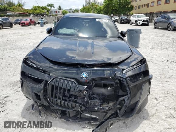 ✅ 2024 BMW i7 eDrive50 • VIN: WBY43EJ04RCR75230 • Lot: 64022175. Wystawiony na Copart z przebiegiem Nie podano. Bezpłatny archiwum sprzedaży aukcyjnych z USA i szczegółowy raport historii pojazdu na DreamBid. Zdjęcie 5.