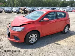 2020 Chevrolet Sonic LT z VIN 1G1JG6SB0L4113583, wystawiony jako Copart lot #68475435 z przebiegiem 66 619 mil mil oraz Szkoda całkowita • Salvage title. Historia ofert i sprzedaży dostępna na DreamBid. Obrazek 1.
