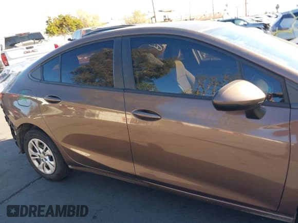✅ 2019 Chevrolet Cruze LS • VIN: 1G1BC5SMXK7126656 • Lot: 43546090. Listed on IAAI with 87,531 mi. Free auction sales archive from the USA and detailed vehicle history report at DreamBid. Image 14.