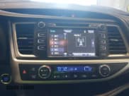 ✅ 2015 Toyota Highlander XLE • VIN: 5TDKKRFH6FS104888 • Lot: 43488377. Wystawiony na IAAI z przebiegiem 237 978 mil. Bezpłatny archiwum sprzedaży aukcyjnych z USA i szczegółowy raport historii pojazdu na DreamBid. Zdjęcie 20.