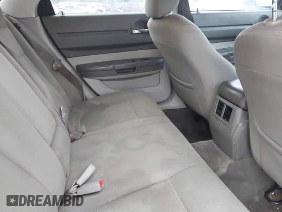 2008 Dodge Magnum z VIN 2D4FV47T98H167521, wystawiony jako IAAI lot #41405642 z przebiegiem 237 140 mil mil oraz . Historia ofert i sprzedaży dostępna na DreamBid. Obrazek 8.