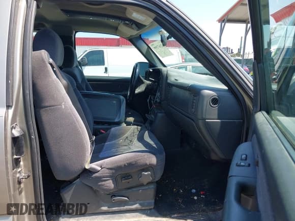 ✅ 2001 GMC Sierra 1500 SLE • VIN: 1GTEK19T31E271805 • Лот: 42167399. Опубликован ранее на IAAI с пробегом 206 202 миль. Бесплатный доступ к архиву аукционных продаж из США и подробный отчёт об истории автомобиля на DreamBid. Изображение 5.