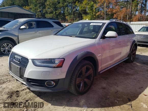 ✅ 2015 Audi allroad A4 Premium Plus • VIN: WA1UFAFLXFA034077 • Лот: 72799933. Опубликован ранее на Copart с пробегом 89 707 миль. Бесплатный доступ к архиву аукционных продаж из США и подробный отчёт об истории автомобиля на DreamBid. Изображение 1.