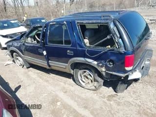 ✅ 2000 Chevrolet Blazer LT • VIN: 1GNDT13W0Y2135372 • Lot: 41805862. Wystawiony na IAAI z przebiegiem 174 862 mil. Bezpłatny archiwum sprzedaży aukcyjnych z USA i szczegółowy raport historii pojazdu na DreamBid. Zdjęcie 3.