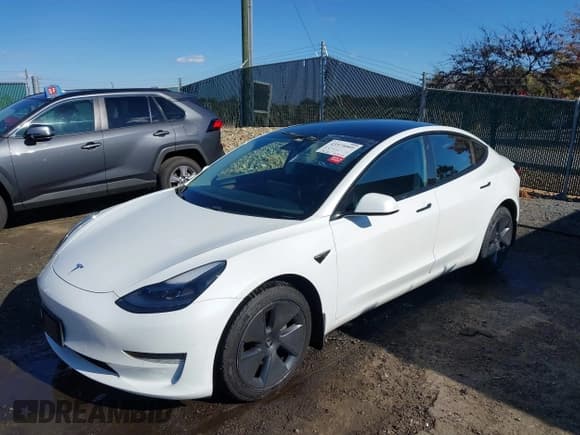 ✅ 2021 Tesla Model 3 Standard Range Plus • VIN: 5YJ3E1EA2MF046412 • Lot: 43575089. Wystawiony na IAAI z przebiegiem 55 851 mil. Bezpłatny archiwum sprzedaży aukcyjnych z USA i szczegółowy raport historii pojazdu na DreamBid. Zdjęcie 2.