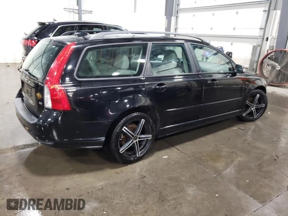 ✅ 2010 Volvo V50 • VIN: YV1382MW5A2575954 • Lot: 74050034. Listed on Copart with 195,447 mi. Free auction sales archive from the USA and detailed vehicle history report at DreamBid. Image 3.