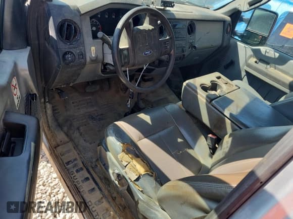 ✅ 2015 Ford F-250 XLT • VIN: 1FTBF2B64FEA28173 • Lot: 80848045. Wystawiony na Copart z przebiegiem 190 673 mil. Bezpłatny archiwum sprzedaży aukcyjnych z USA i szczegółowy raport historii pojazdu na DreamBid. Zdjęcie 8.