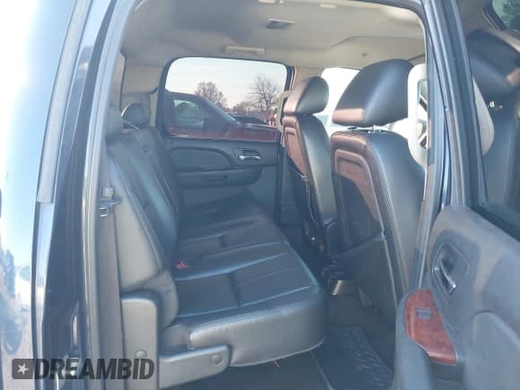 ✅ 2011 Chevrolet Silverado 1500 LTZ • VIN: 1GCPKTE33BF216129 • Lot: 43807322. Wystawiony na IAAI z przebiegiem 236 925 mil. Bezpłatny archiwum sprzedaży aukcyjnych z USA i szczegółowy raport historii pojazdu na DreamBid. Zdjęcie 8.