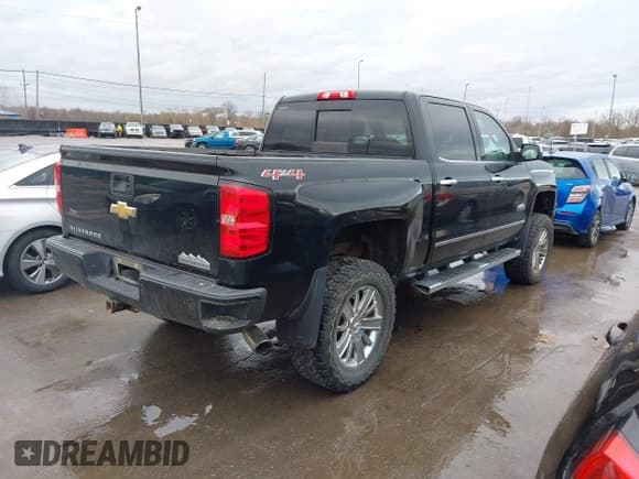 ✅ 2015 Chevrolet Silverado 1500 High Country • VIN: 3GCUKTEJ3FG487021 • Лот: 41888034. Опубликован ранее на IAAI с пробегом 251 406 миль. Бесплатный доступ к архиву аукционных продаж из США и подробный отчёт об истории автомобиля на DreamBid. Изображение 4.